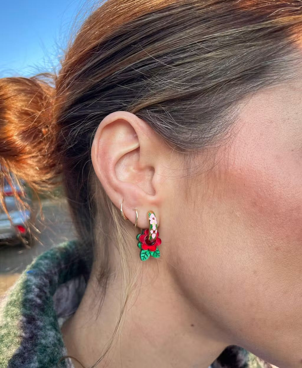 Weezy Pop Floral Hoop Earrings in Gold