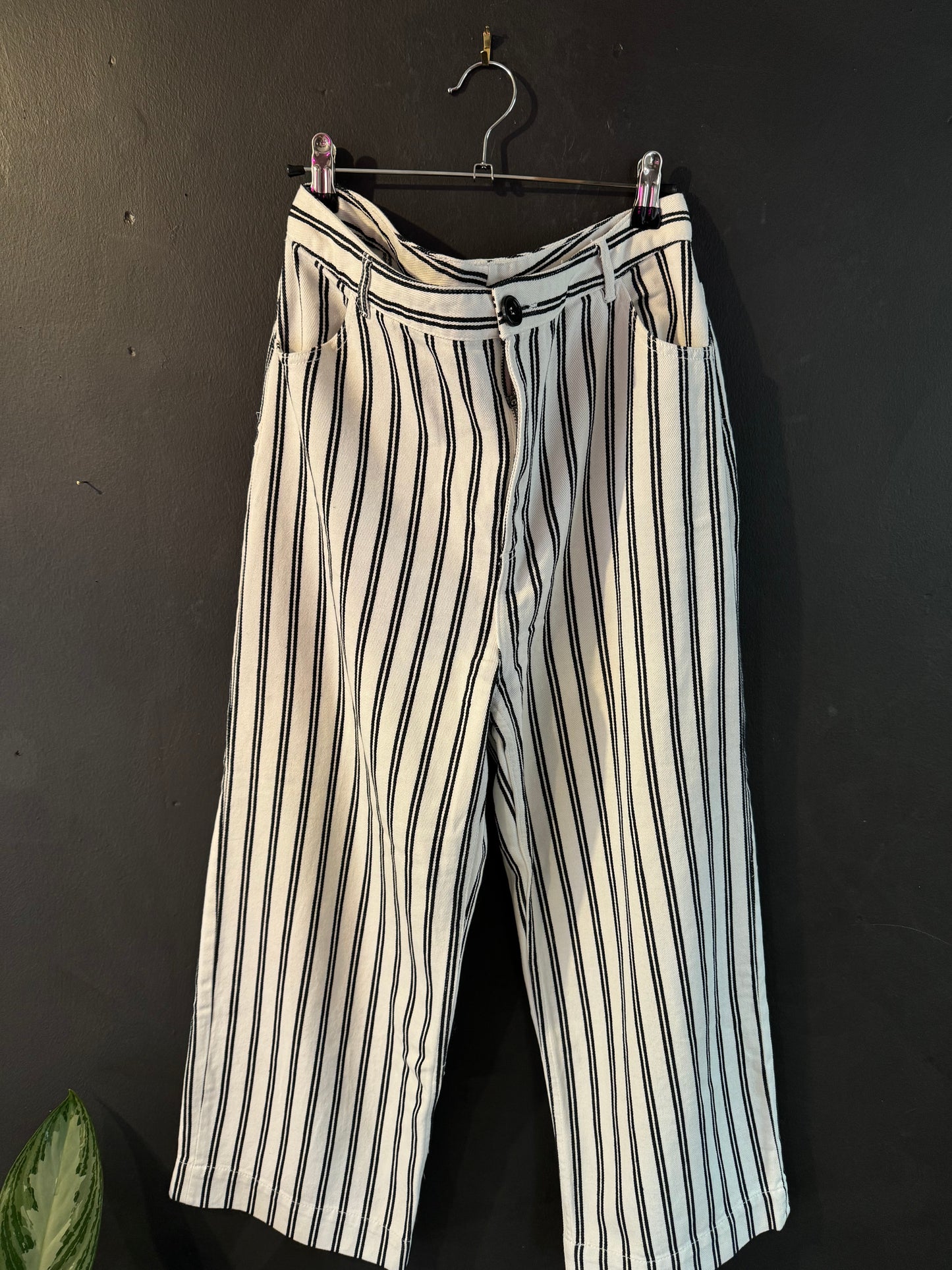 Nadi Anson - Monki Stripped Black & White Jeans Size 40