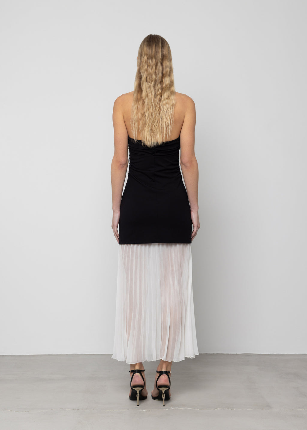Esthé Contrast Halter Neck Maxi Dress