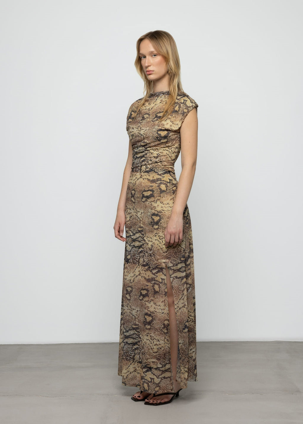 Vestido midi con estampado de serpiente Esthé