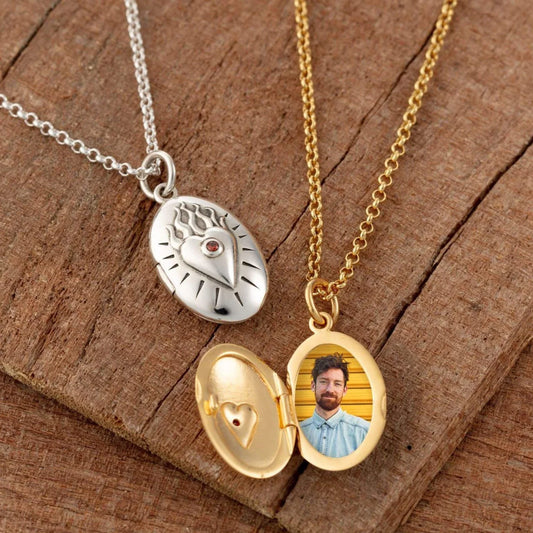 SCREAM PRETTY FLAMING HEART LOCKET NECKLACE in gold