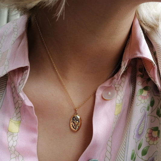 SCREAM PRETTY FLAMING HEART LOCKET NECKLACE in gold