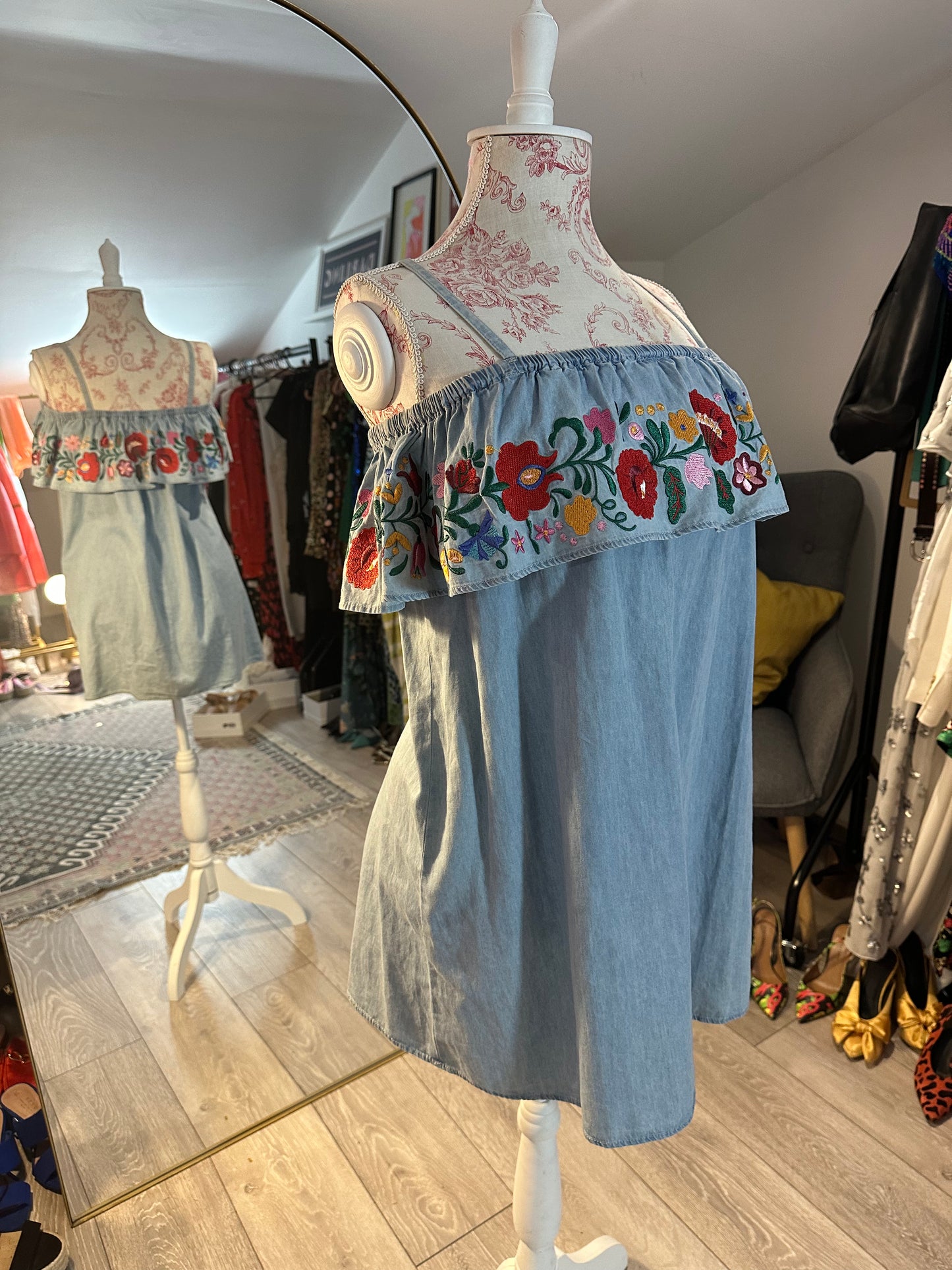 Zara Embroidered Floral Mini Dress Preloved